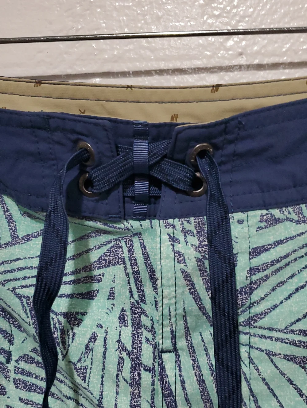 Patagonia Stretch Wavefarer Boardshorts In Rain Fern Speckle Green Size 30